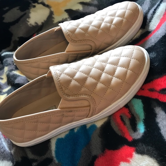 Steve Madden Slip ons - Picture 3 of 5